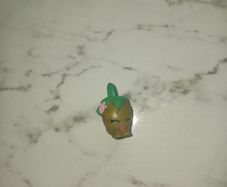 shopkins - gold strawberry kids charm from shopkins official charm bracelet - ultra rare