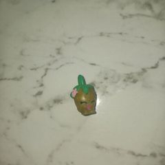 shopkins - gold strawberry kids charm from shopkins official charm bracelet - ultra rare