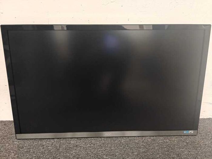 AOC 32" 4K UHD Professional Monitor with built-in USB 3.0 Hub and speakers- Used