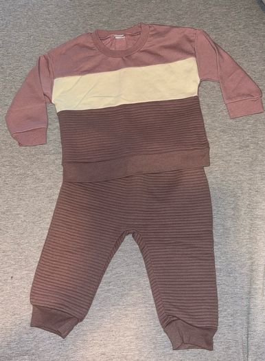 Lovely girls tracksuit 12m