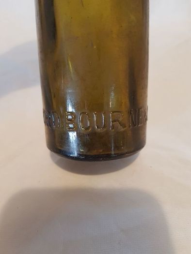 Woodford bourne co Ltd cork bottle,,little chip on rim see condition,,collectors item, price includes post to anywhere in ireland thank you,take as is.