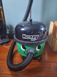 Henry pet hoover