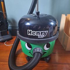 Henry pet hoover