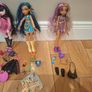 5 Monster High Dolls and accessories Image 3