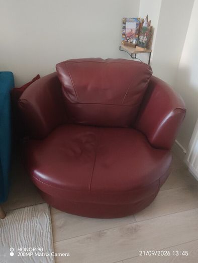 360 Swivel Leather Armchair Excellent Condition