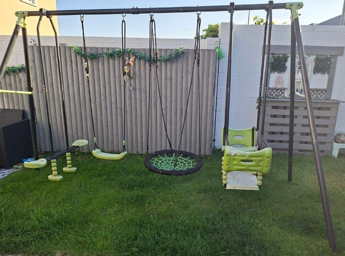 Swings set