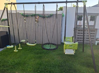 Swings set