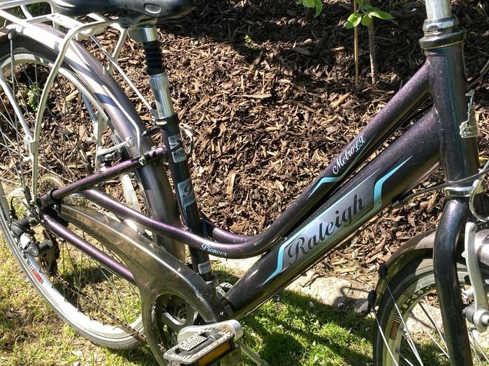 Ladies Raleigh Hybrid Bike