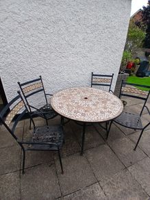 garden table & 4 chairs