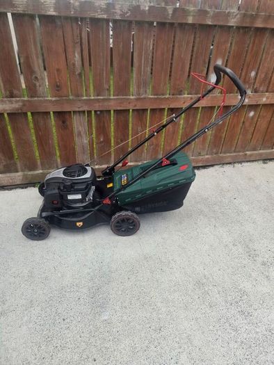 push petrol lawn mower with Briggs and Stratton engine very reliable starts easy runs perfect