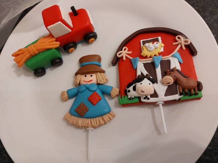 Tractor Scarecrow Barn with Animals Cake Decorations