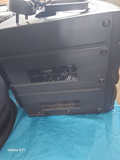 Philips Music HiFi System, Model FW355C, 3 CD, Dual Tape and Radio, in very good condition