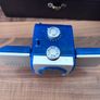 Portable FM-AM radio with blue transparent casing Image 3
