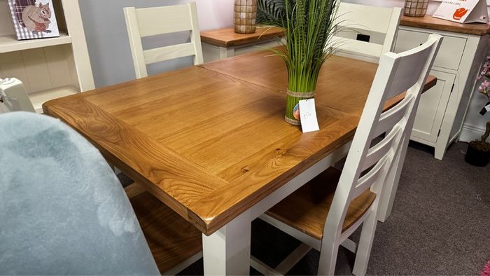 Oak Extending Dining Table Brand New