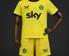 Irish goalkeeper kids soccer kit shirt and shorts