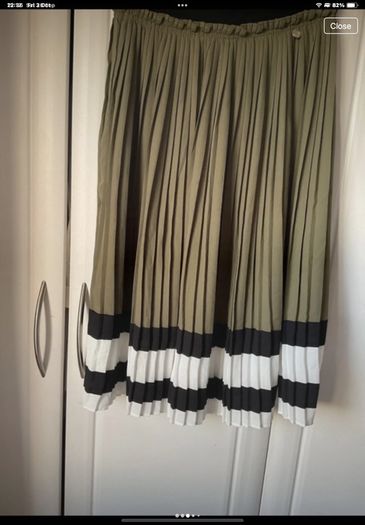midi skirt Bnwt khaki pleated skirt small