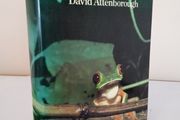 Life on Earth: A Natural History by David Attenborough (HQ648)