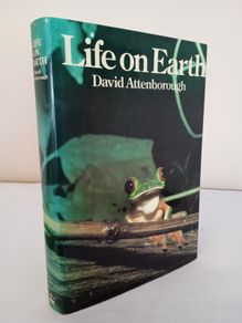 Life on Earth: A Natural History by David Attenborough (HQ648)