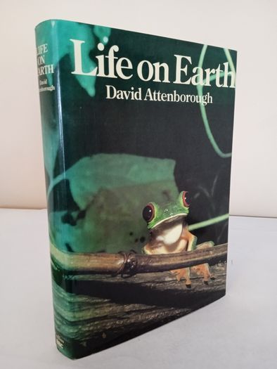 Life on Earth: A Natural History by David Attenborough (HQ648)