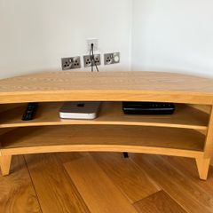 Contemporary curved oak finish TV stand
