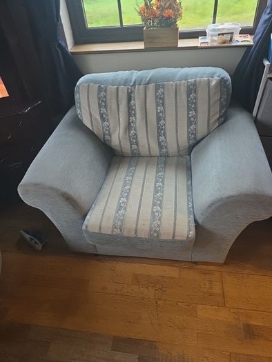 L Shaped couch and single couch collection only