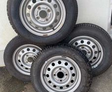 Ford Escort or Orion wheels.