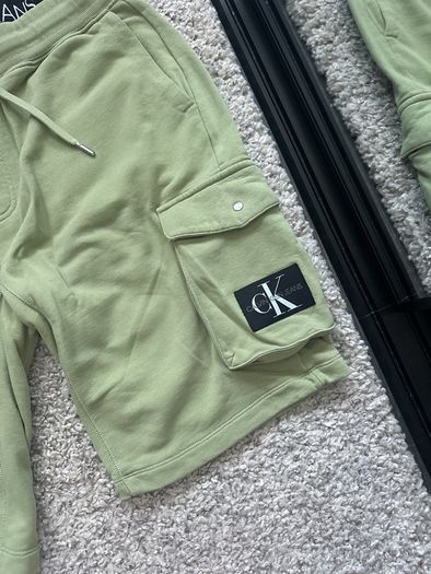 Calvin Klein Jeans green shorts (XL)