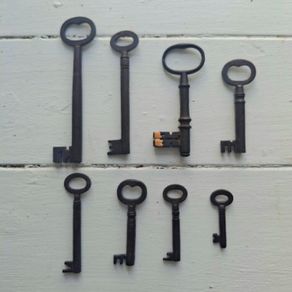 Set of 8 Antique Skeleton Keys