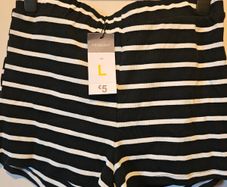 Shorts Size L BNWT