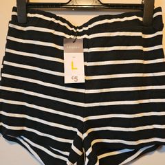 Shorts Size L BNWT
