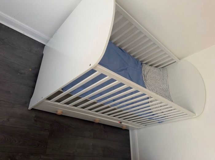 baby cot