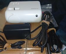 Clokowe M8 digital Projector 1920x1080 superb condition very little use
