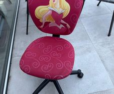 Disney Aurora pink wheels chair