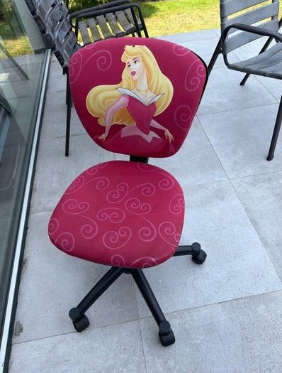 Disney Aurora pink wheels chair