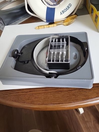 Magnifying visor