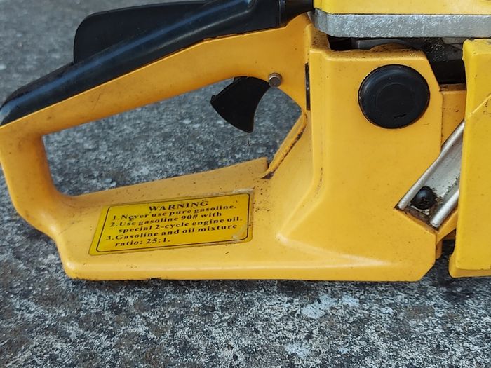Petrol Chainsaw in like new condition,  Blade & motor, See Pictures