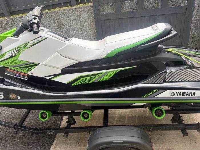 Yamaha ex deluxe jet ski
