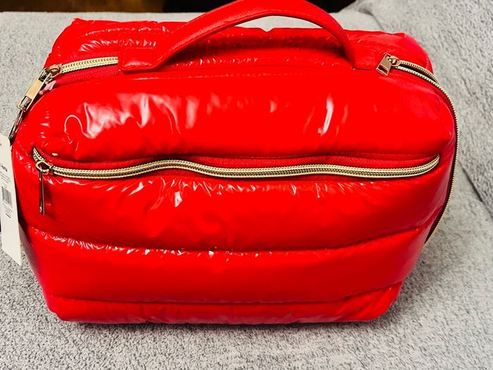 Travel cosmetic bag