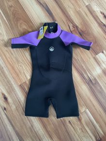 Girls wet suit brand new with tags age 6-7