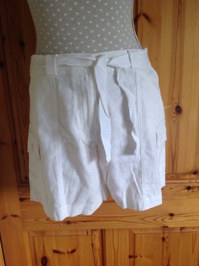 Size 10 White Linen Shorts