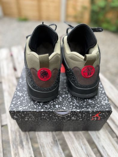Jordan Spizike low Olive / university red