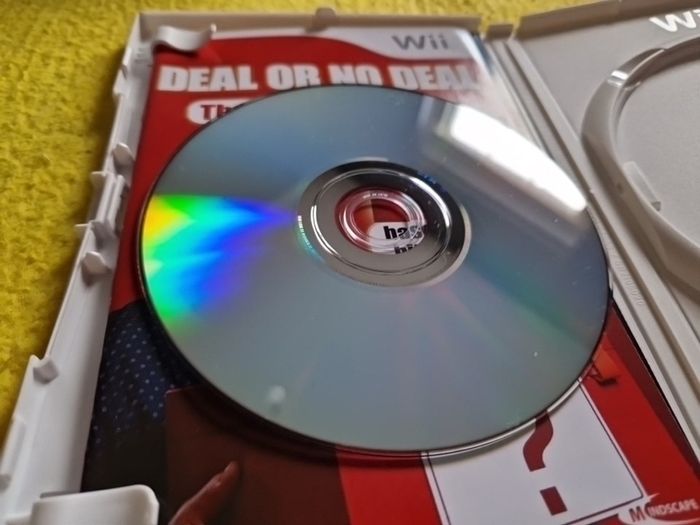 Deal or No Deal The Banker is Back Nintendo Wii Games Original