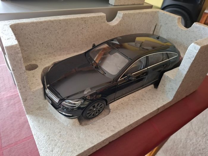 Mercedes Benz - Cls-class Estate 2012 - 1/18 - New In Box