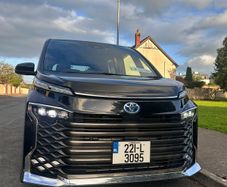 Toyota Voxy 2022