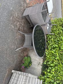 garden table and chairs