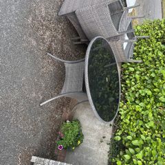 garden table and chairs