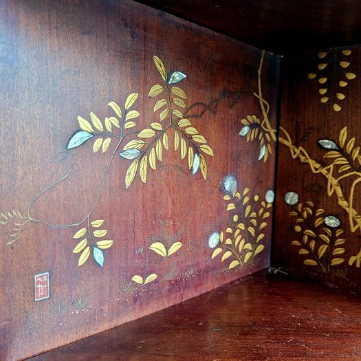 Antique Japanese inlaid & laquered with mother of pearl detail 3 tier corner shelf