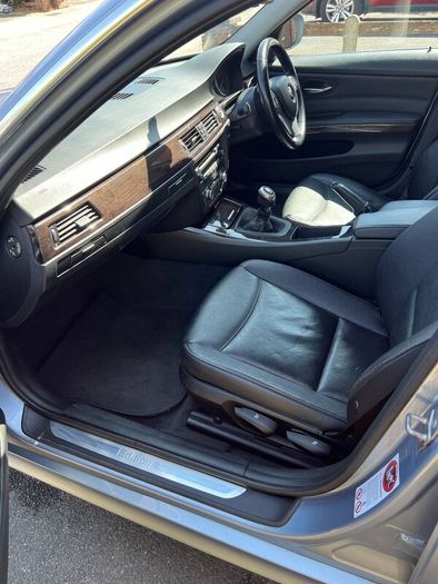 BMW 3-Series 2011 318 Exclusive Edition Touring