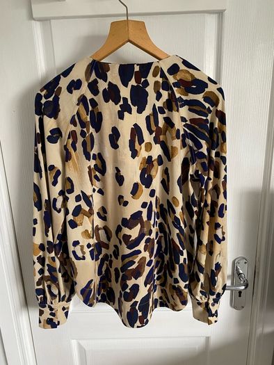 NWOT NEXT ladies v neck top size m