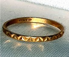 Vintage Hallmarked 9k Yellow Gold Geometric Ring
